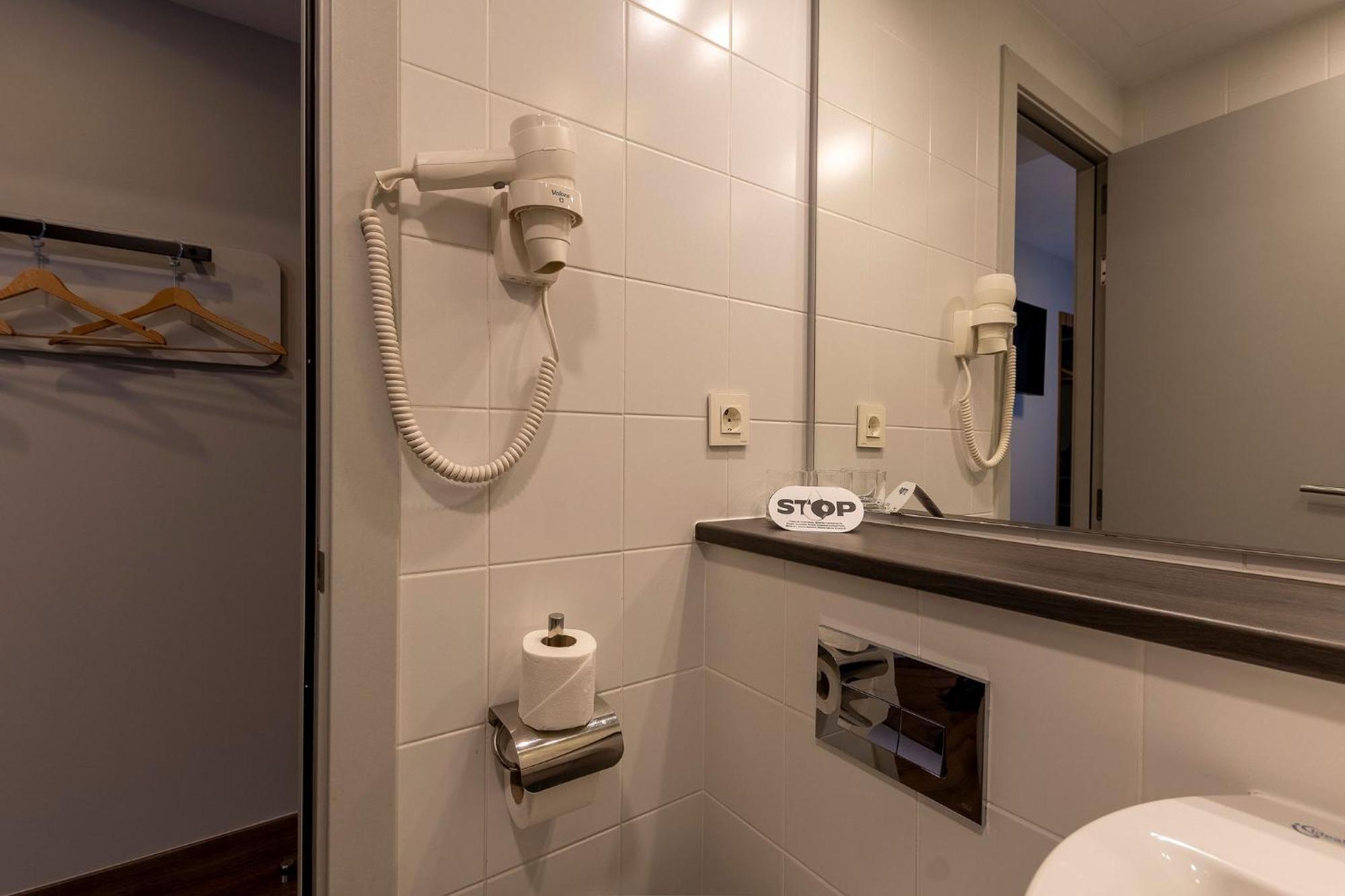 Twin Room,1652762700:JPEG